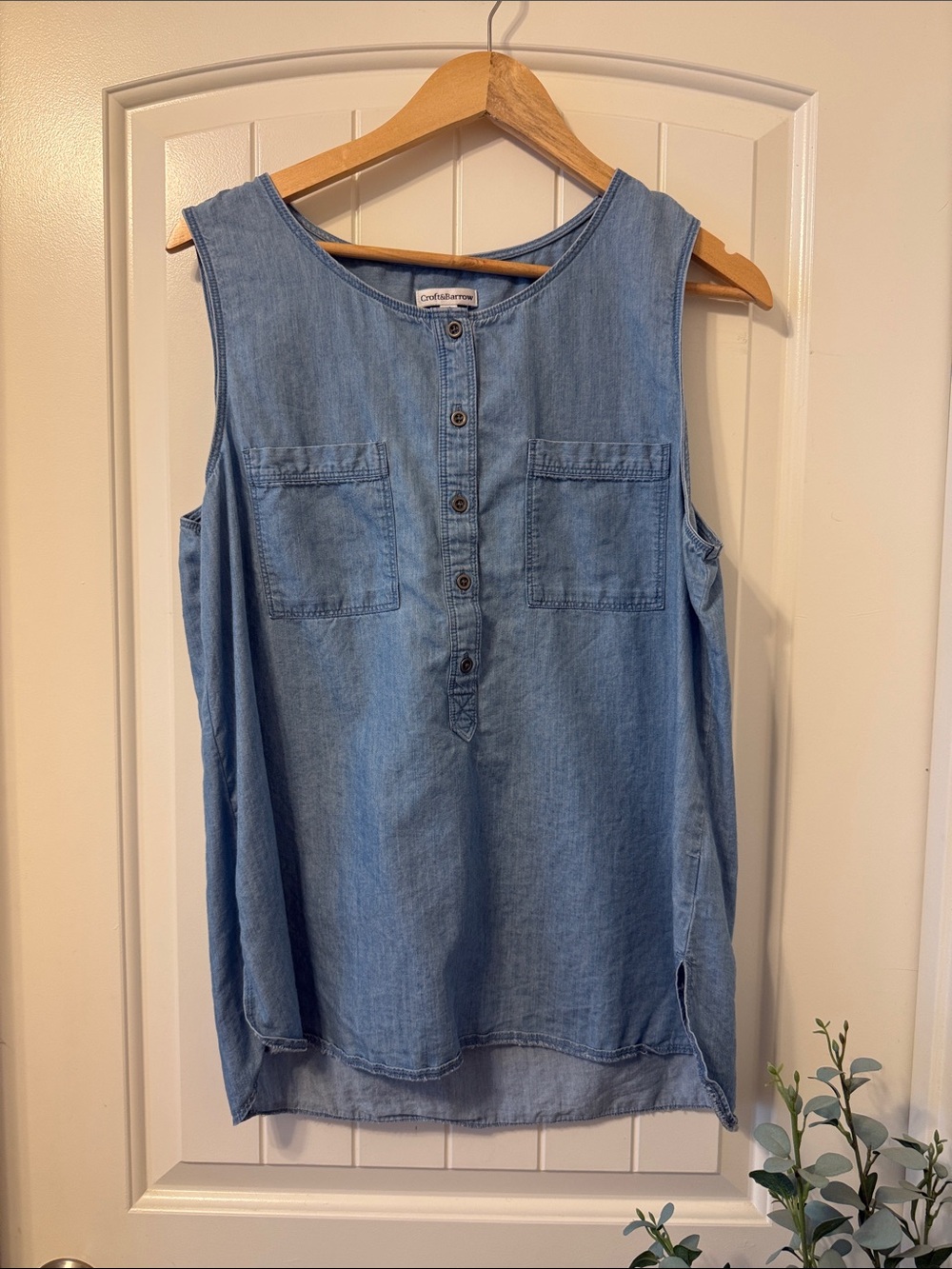 croft & barrow Light Blue Sleeveless Chambray Button-Pocket Top